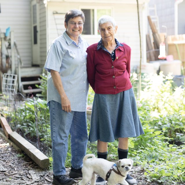 Photograph of Martha and Hellen Kwant